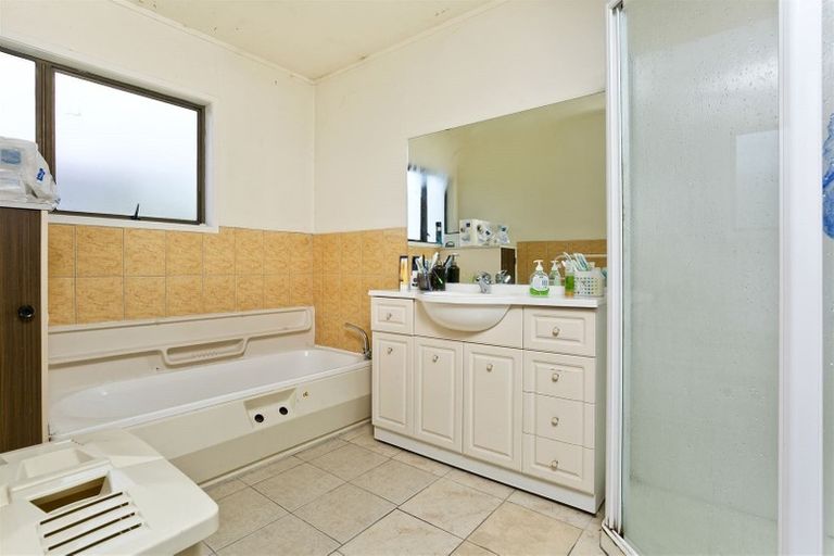 Photo of property in 449 Glenfield Road, Glenfield, Auckland, 0629