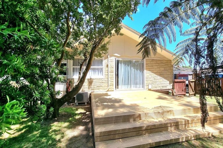 Photo of property in 176 Gossamer Drive, Pakuranga Heights, Auckland, 2010