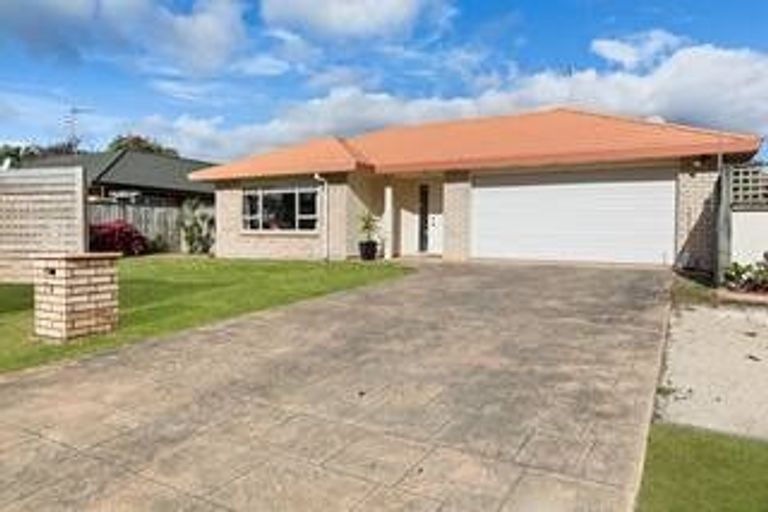 Photo of property in 70 Campbell Avenue, Paraparaumu, 5032