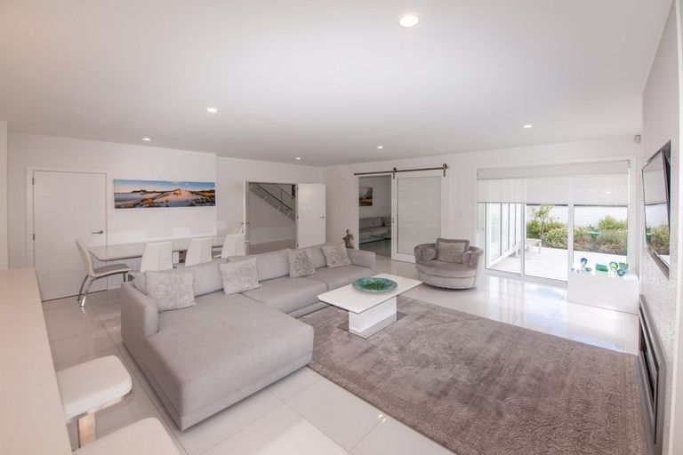 Photo of property in 5 Farnworth Terrace, Churton Park, Wellington, 6037