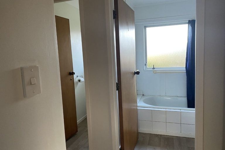 Photo of property in 1 Albatross Road, Red Beach, 0932