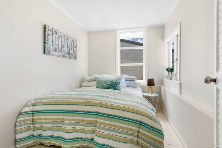 Photo of property in 2/42 Pomaria Road, Henderson, Auckland, 0610