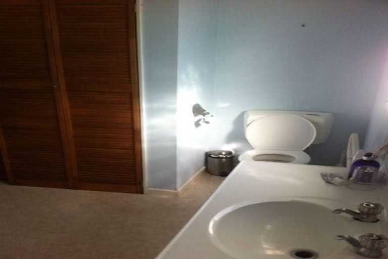 Photo of property in 84 Ocean View Road, Northcote, Auckland, 0627