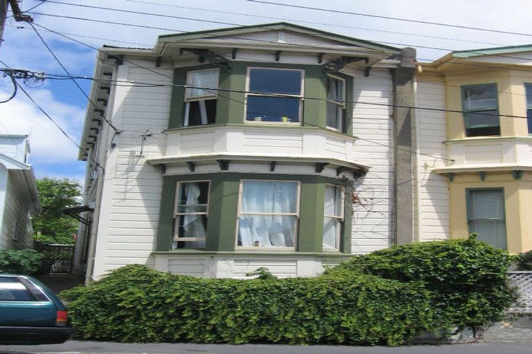 Photo of property in 18 Queen Street, Mount Victoria, Wellington, 6011