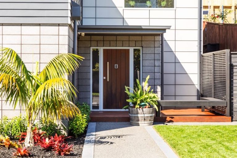 Photo of property in 19b Kenmore Street, Westown, New Plymouth, 4310