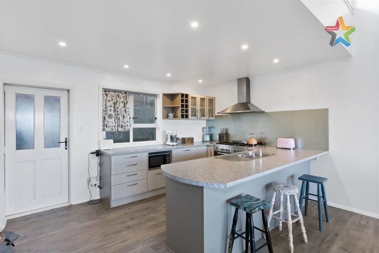 Photo of property in 35 Titiro Moana Road, Korokoro, Lower Hutt, 5012