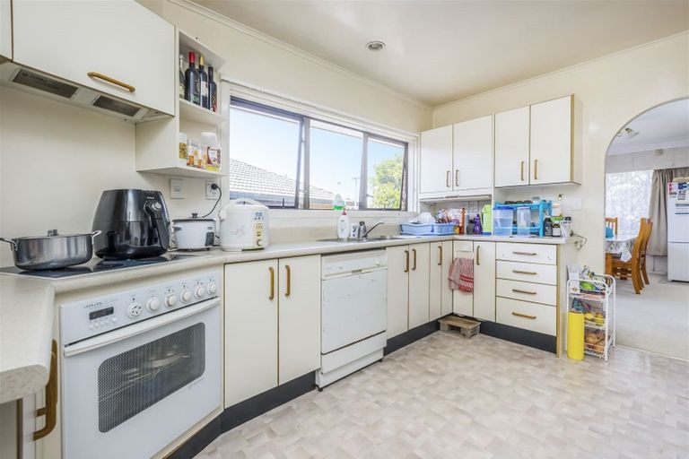 Photo of property in 1/6 Buckingham Crescent, Manukau, Auckland, 2025