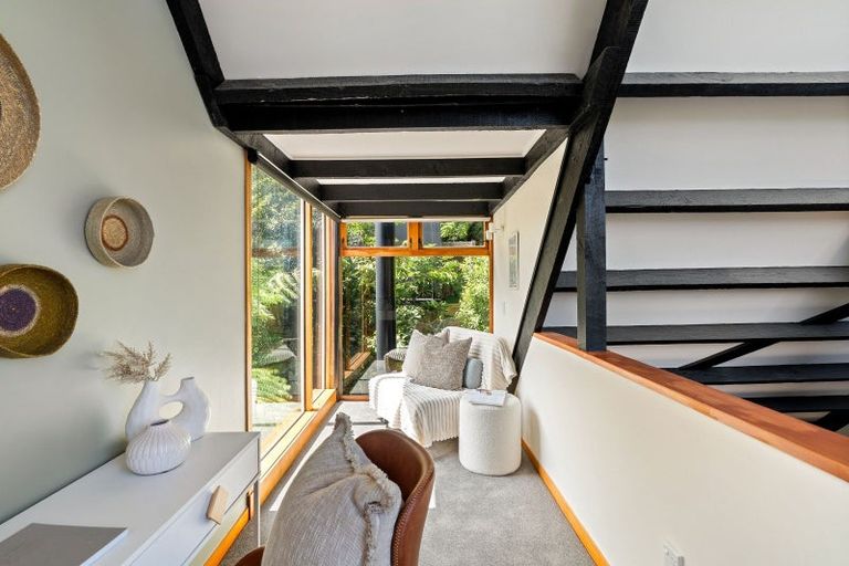 Photo of property in 52 Amapur Drive, Khandallah, Wellington, 6035