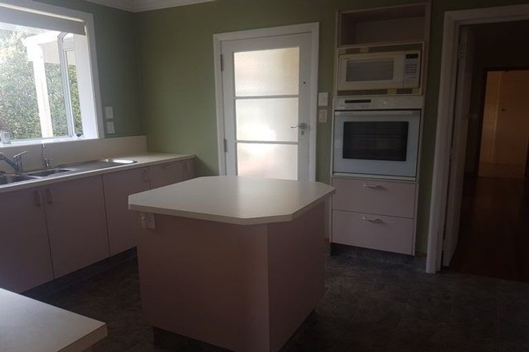 Photo of property in 2 Luton Street, Hokowhitu, Palmerston North, 4410