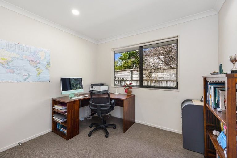 Photo of property in 6 Lough Derg Place, Pinehill, Auckland, 0632