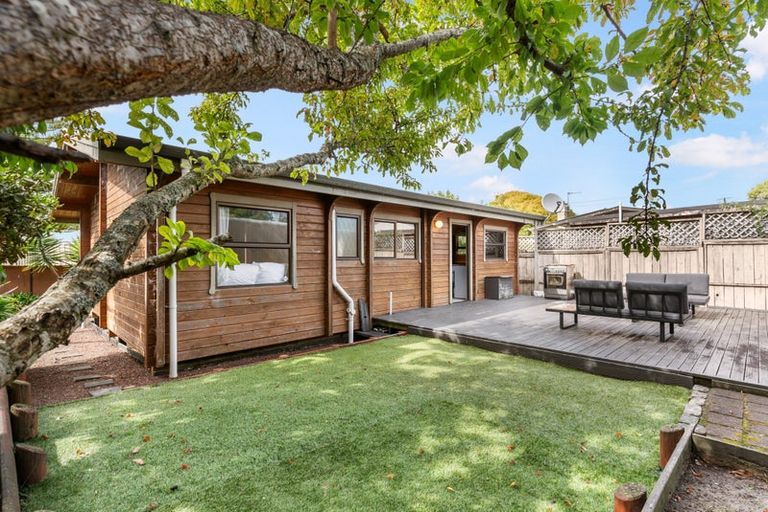 Photo of property in 9 Rewa Street, New Lynn, Auckland, 0600
