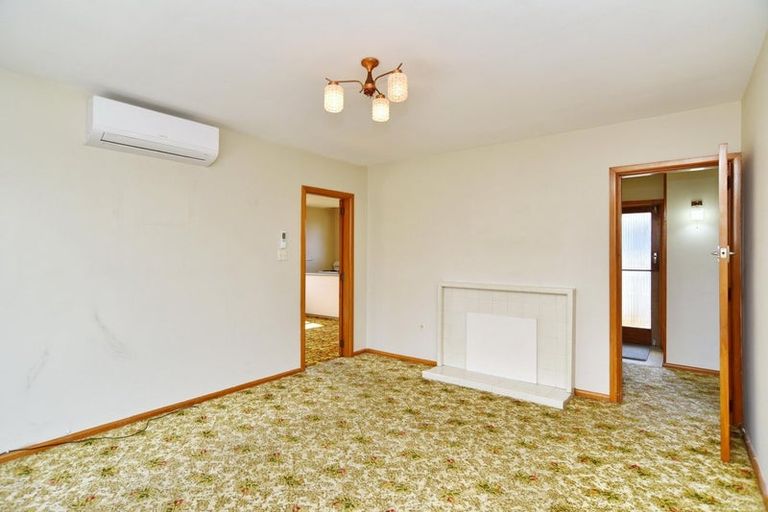 Photo of property in 2/37 Prestons Road, Redwood, Christchurch, 8051