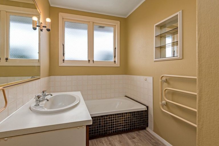 Photo of property in 98 Maxwells Line, Awapuni, Palmerston North, 4412