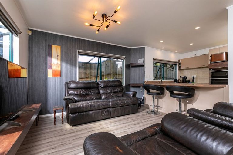 Photo of property in 112 Mountain Road, Henderson Valley, Auckland, 0612