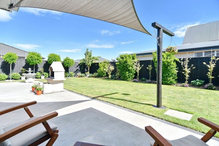 Photo of property in 16 Beech Drive, Rangiora, 7400