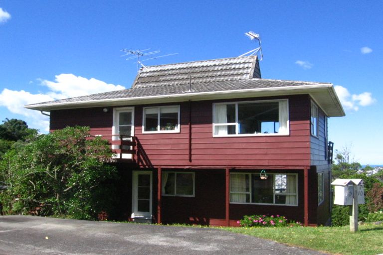 Photo of property in 10 Middlesex Place, Northland, Wellington, 6012