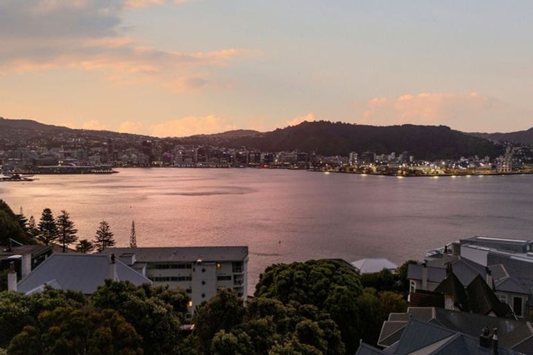 Photo of property in 2 Maida Vale Road, Roseneath, Wellington, 6011