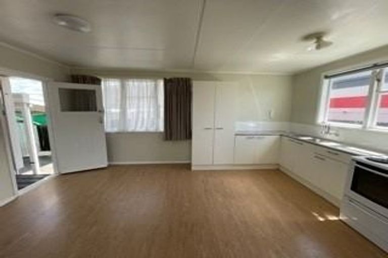 Photo of property in 1/47 Luckens Road, West Harbour, Auckland, 0618