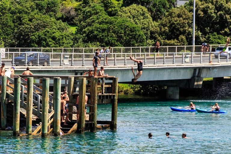 Photo of property in 84 Tauranga Place, Orewa, 0931