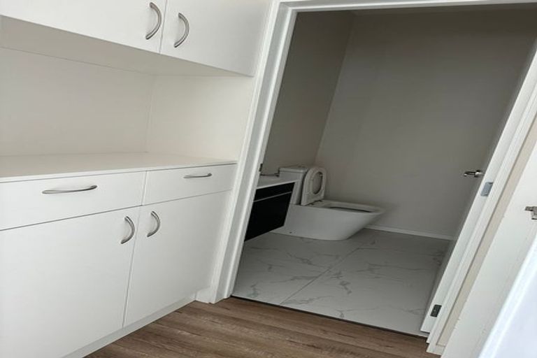 Photo of property in 77 Granville Drive, Massey, Auckland, 0614