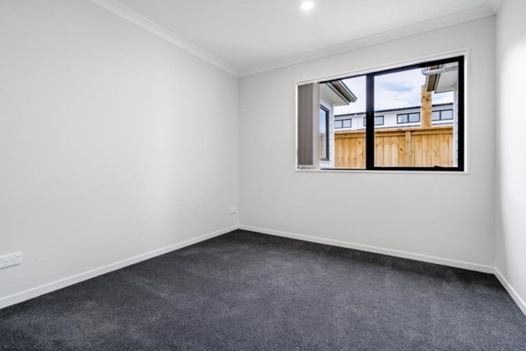 Photo of property in 10 Koroheke Road, Takanini, 2110