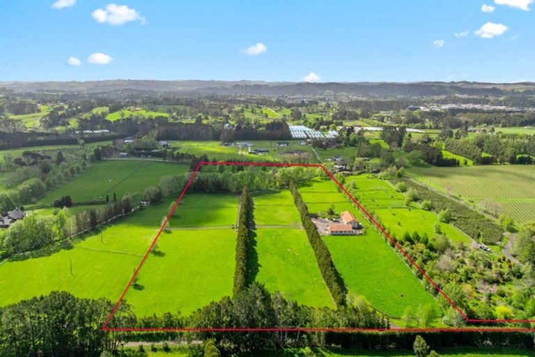 Photo of property in 744 Waitakere Road, Kumeu, 0891