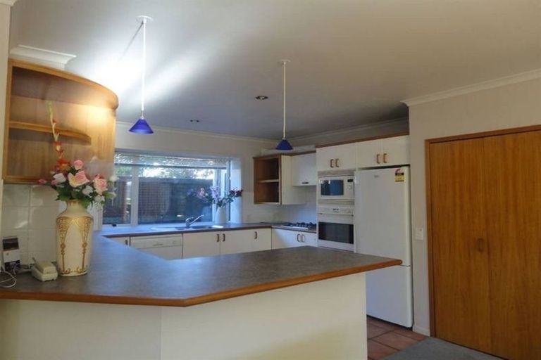 Photo of property in 94 Memorial Avenue, Ilam, Christchurch, 8053