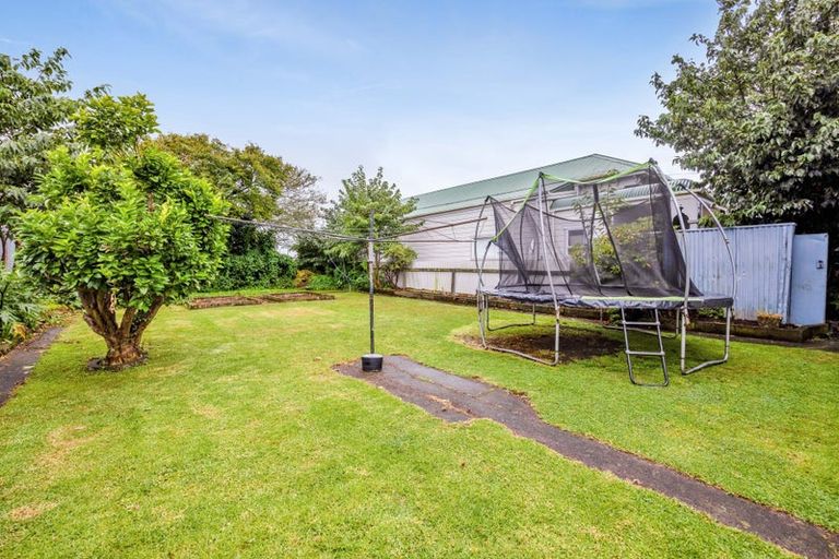 Photo of property in 61 Collins Street, Hawera, 4610