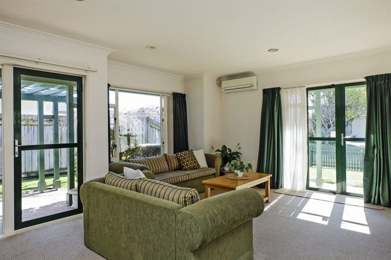Photo of property in 1b Knightsbridge Place, Taradale, Napier, 4112