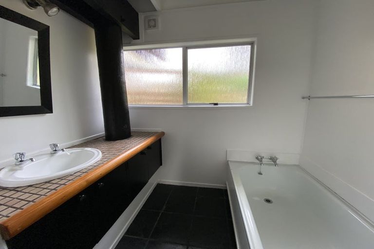 Photo of property in 33 Reynolds Place, Torbay, Auckland, 0630