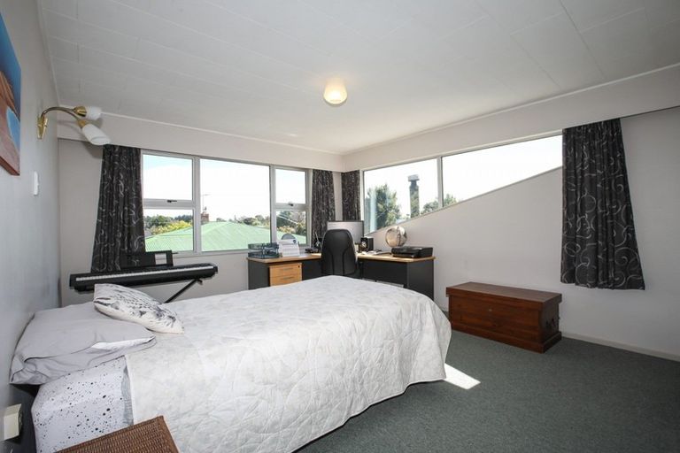 Photo of property in 8 Home Street, Winton, 9720