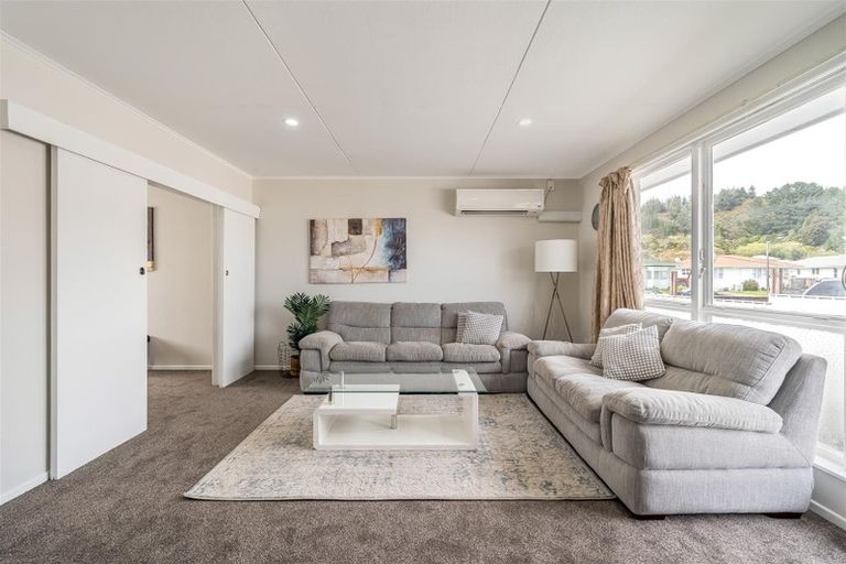 Photo of property in 2/17 Oregon Drive, Maoribank, Upper Hutt, 5018