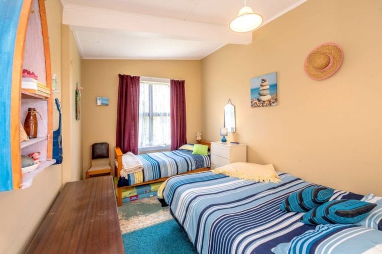 Photo of property in 31 Shortt Street, Foxton Beach, Foxton, 4815