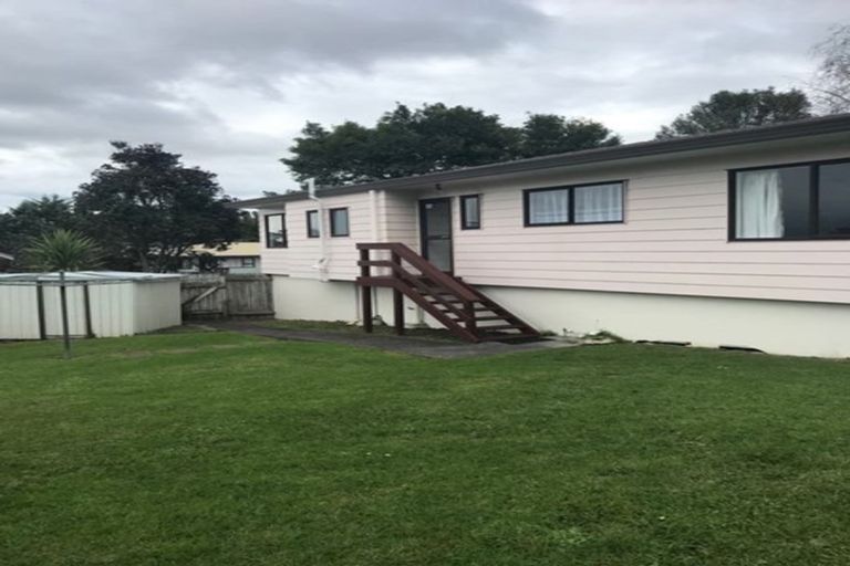 Photo of property in 1 Lowell Place, Massey, Auckland, 0614