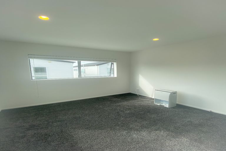 Photo of property in 102 Bellbird Street, Papakura, 2110