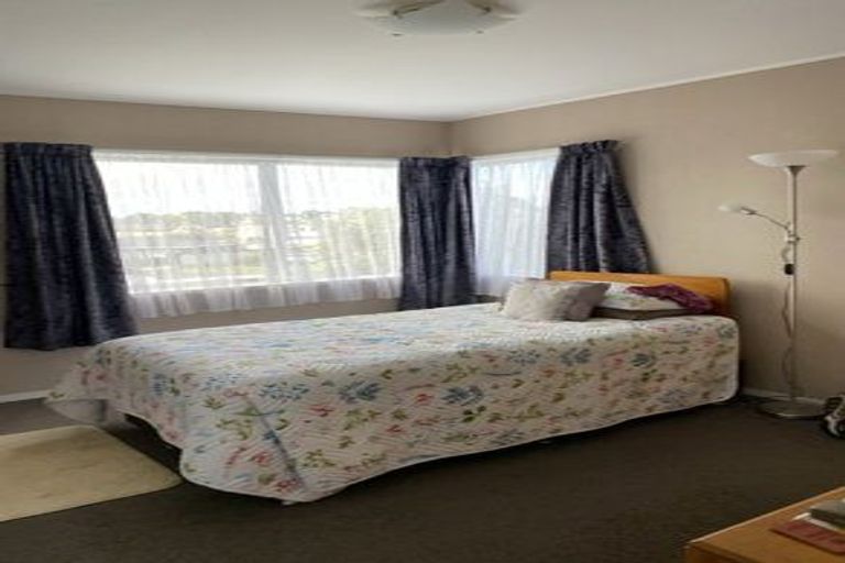 Photo of property in 22 Hedge Row, Sunnyhills, Auckland, 2010