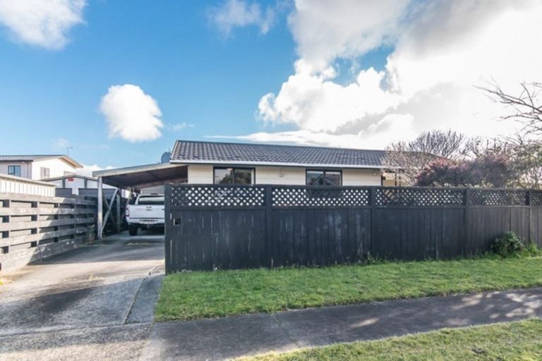 Photo of property in 6 Campbell Avenue, Paraparaumu, 5032