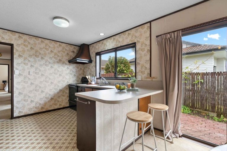 Photo of property in 30 Gibbons Road, Weymouth, Auckland, 2103