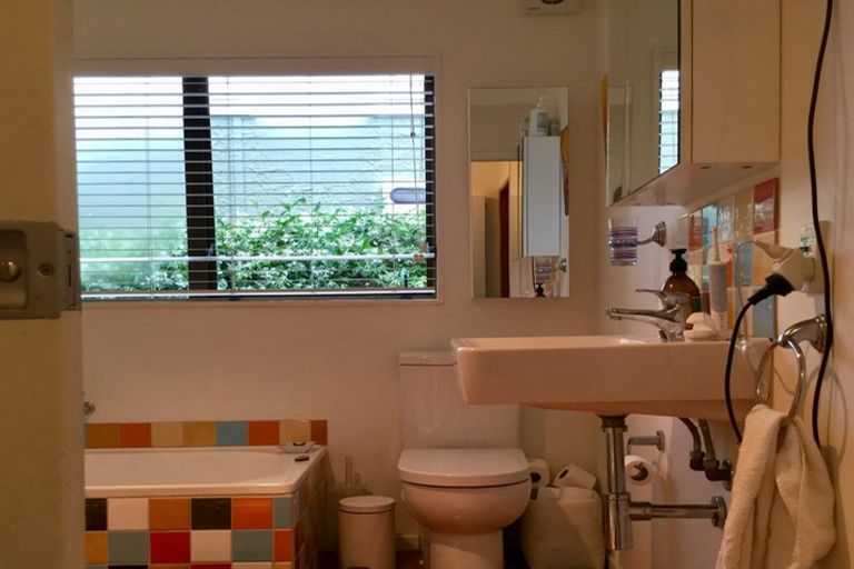 Photo of property in 27 Hastings Parade, Devonport, Auckland, 0624