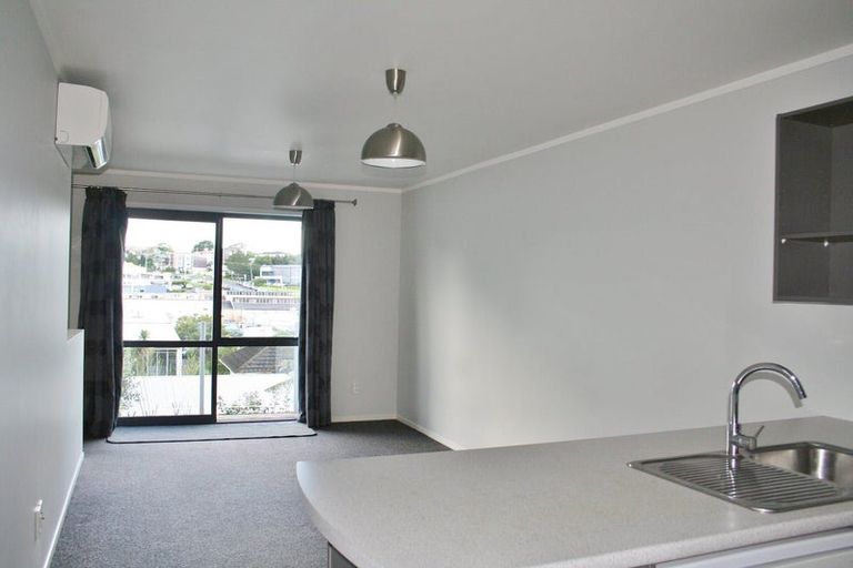 Photo of property in 16a Woodall Place, Totara Vale, Auckland, 0627