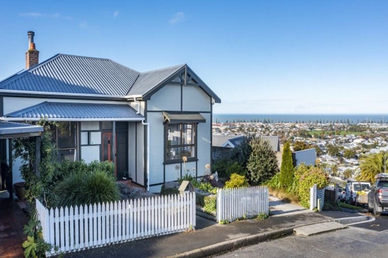 Photo of property in 19 Havelock Road, Hospital Hill, Napier, 4110