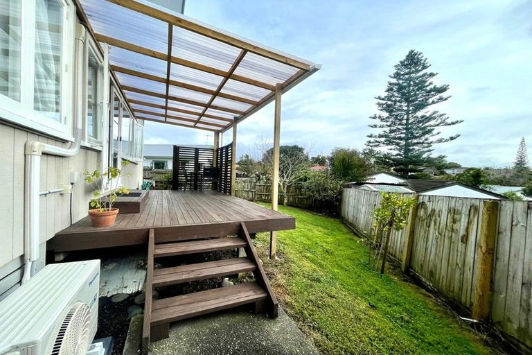 Photo of property in 1/77 Woodglen Road, Glen Eden, Auckland, 0602