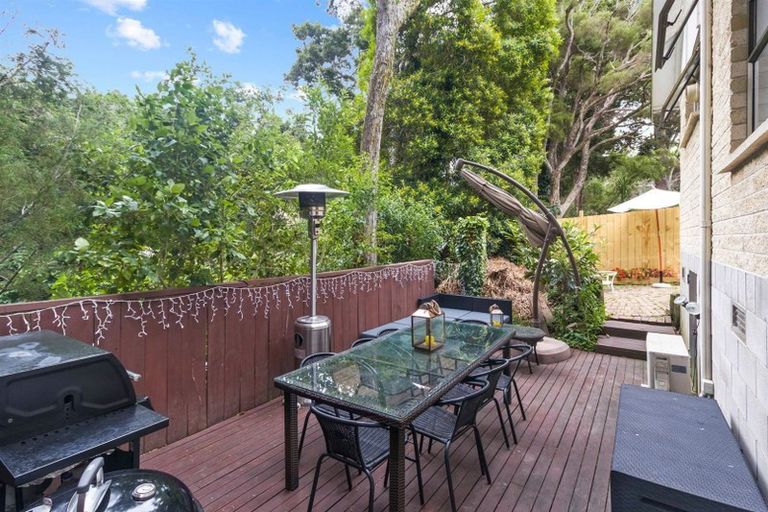 Photo of property in 2/35 Moore Street, Hillcrest, Auckland, 0627