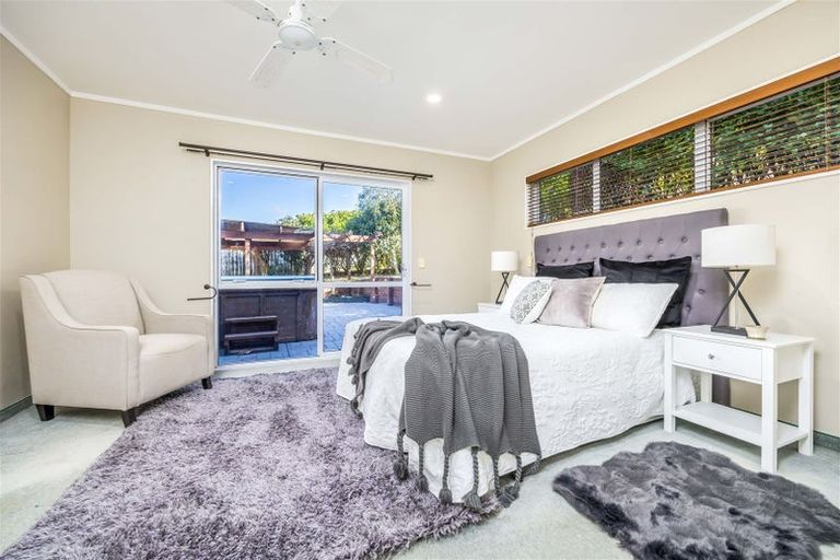 Photo of property in 11 Picasso Drive, West Harbour, Auckland, 0618