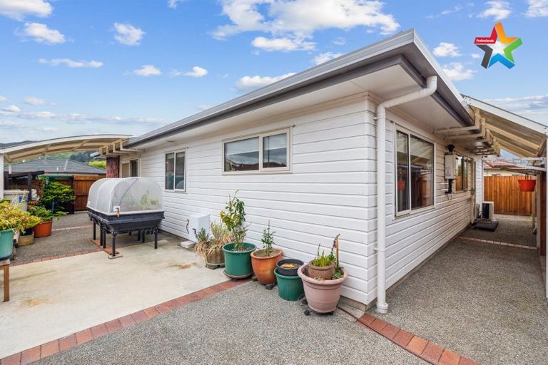 Photo of property in 21 Woodland Mews, Wainuiomata, Lower Hutt, 5014