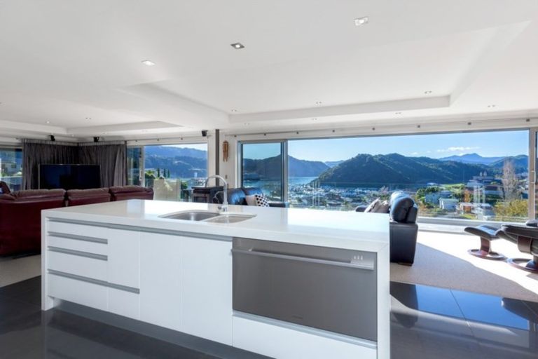 Photo of property in 26 Russell Street, Picton, 7220