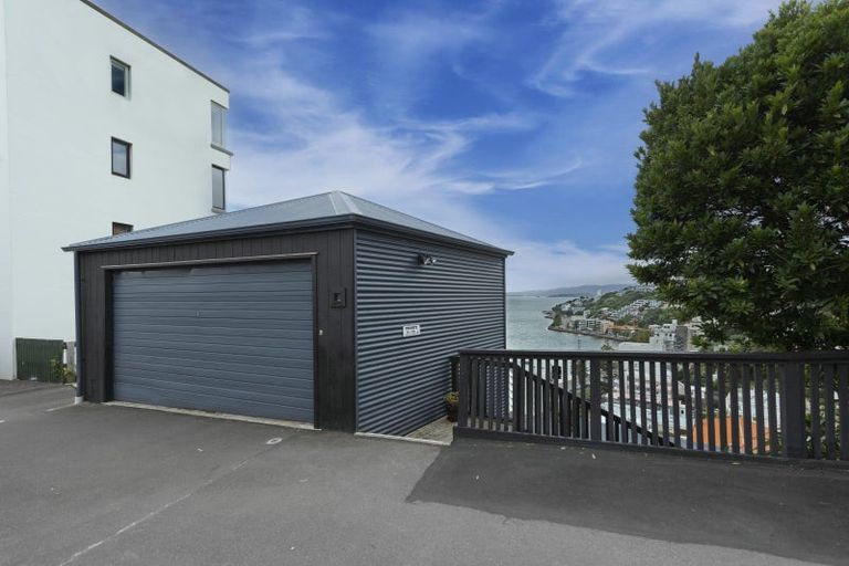 Photo of property in 10 Oriental Terrace, Mount Victoria, Wellington, 6011