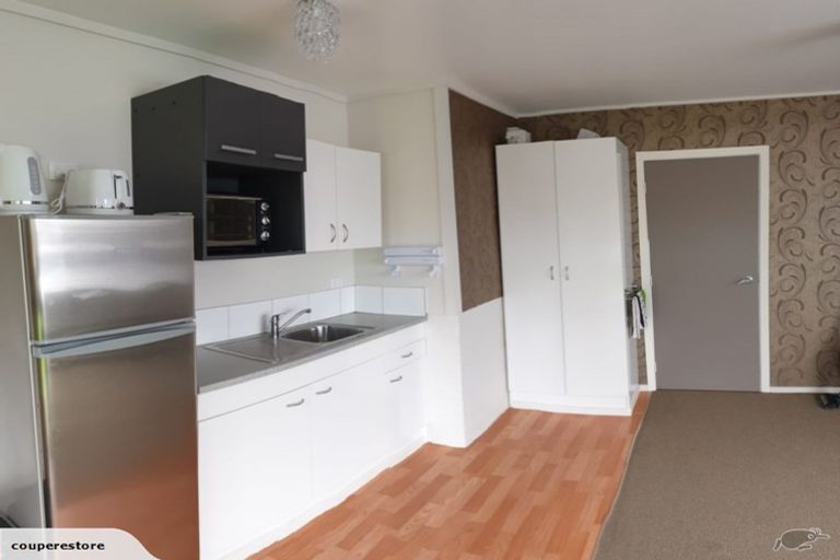 Photo of property in 37 Triangle Road, Massey, Auckland, 0614