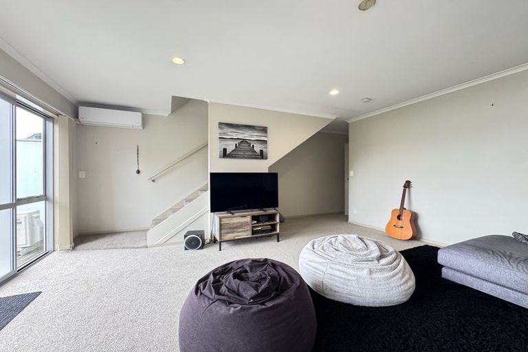 Photo of property in Onslow Heights, 17d Onslow Road, Khandallah, Wellington, 6035