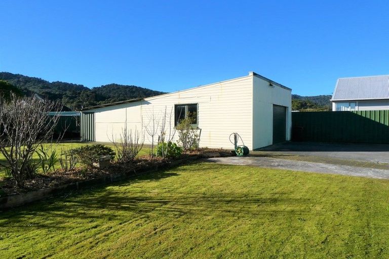 Photo of property in 105 Marlborough Street, Greymouth, 7805